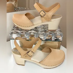 NWOT Sandgrens Handcrafted Victoria ECRU classic clog sandal - size  6-6.5