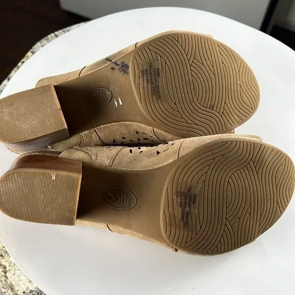 NWOT SOFFT Metallic Gold Laser Cut Out Leather Slip On Clogs Heels Size 7.5