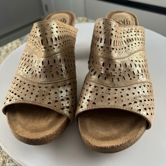 NWOT SOFFT Metallic Gold Laser Cut Out Leather Slip On Clogs Heels Size 7.5