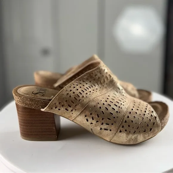 NWOT SOFFT Metallic Gold Laser Cut Out Leather Slip On Clogs Heels Size 7.5