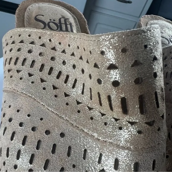 NWOT SOFFT Metallic Gold Laser Cut Out Leather Slip On Clogs Heels Size 7.5