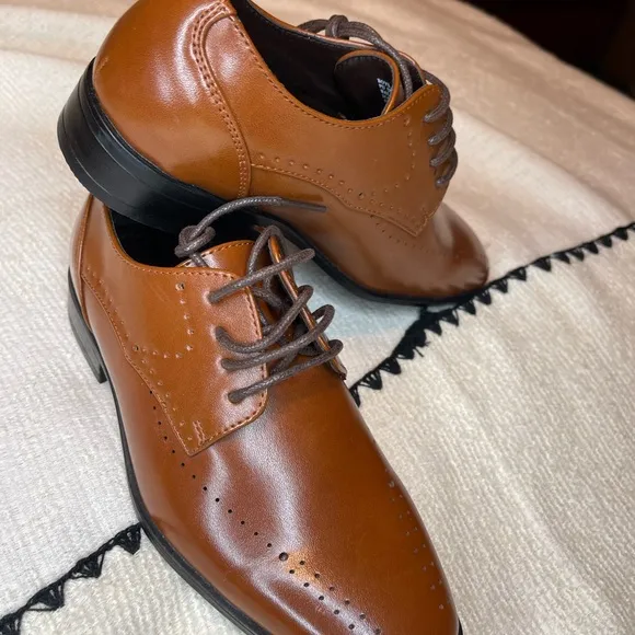 NWOT Stacy Adams Boys Brown Oxfords Dress Shoes Size 1