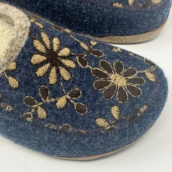 NWOT Taos Woolderness 2 clogs EU 37 6-6.5 blue floral embroidered