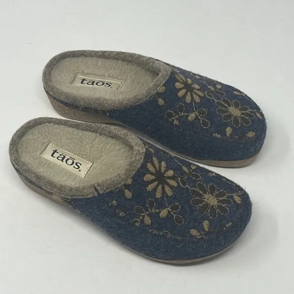NWOT Taos Woolderness 2 clogs EU 37 6-6.5 blue floral embroidered