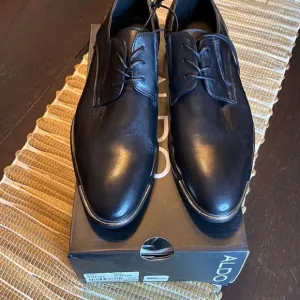NWOT Aldo black leather oxfords size 11