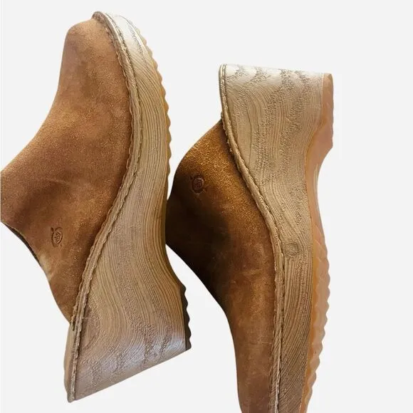 NWOT Born Natalie Clogs