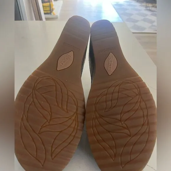 NWOT Born Natalie Clogs