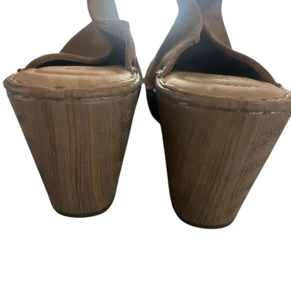 NWOT Born Natalie Clogs