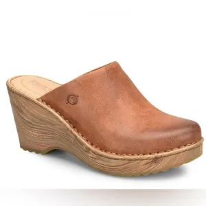 NWOT Born Natalie Clogs