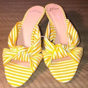 NWOT J Crew Classic Beach 🏖 Umbrella Striped Kitten Heels. 2” heel. Size 9.