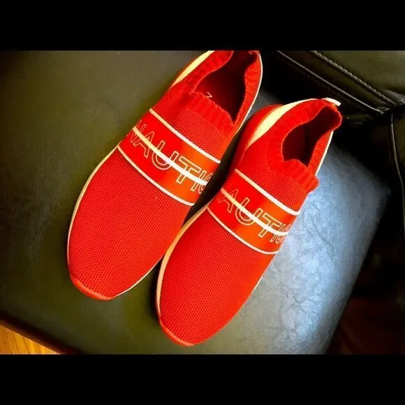 NWOT Náutica Red Slip On Casuals