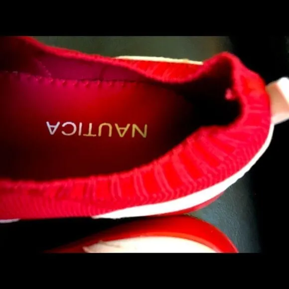 NWOT Náutica Red Slip On Casuals