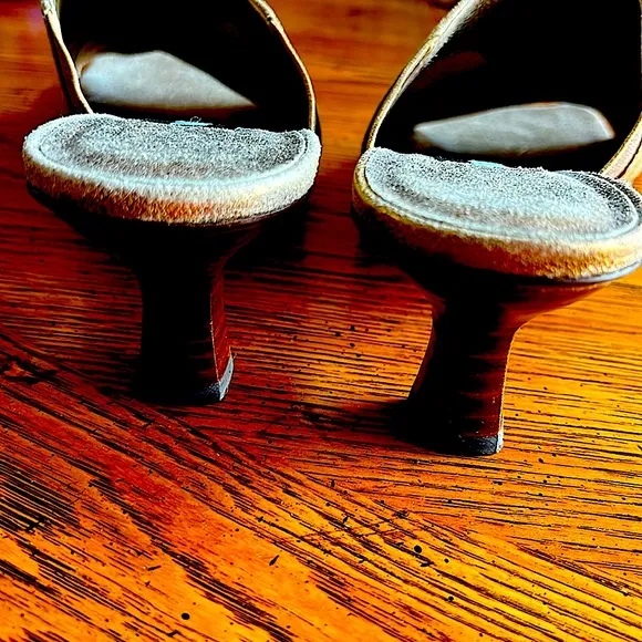 NWOTVan Eli sandal.Elegance&amp;Unparalleled comfort.Softleather&amp;SuedeBeautiful Gold
