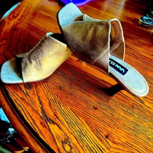 NWOTVan Eli sandal.Elegance&amp;Unparalleled comfort.Softleather&amp;SuedeBeautiful Gold