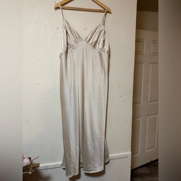 NWT Abercrombie &amp; Fit h Champagne Ruched Satin Slip Midi Dress
