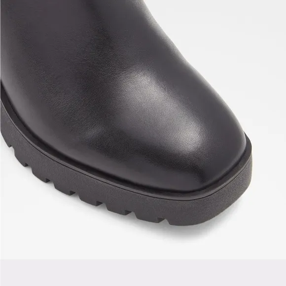 NWT Aldo Chetta Chelsea Black Boot in size 7