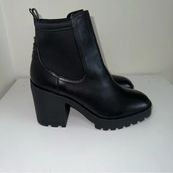 NWT Aldo Chetta Chelsea Black Boot in size 7