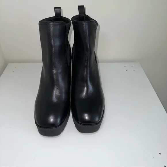 NWT Aldo Chetta Chelsea Black Boot in size 7
