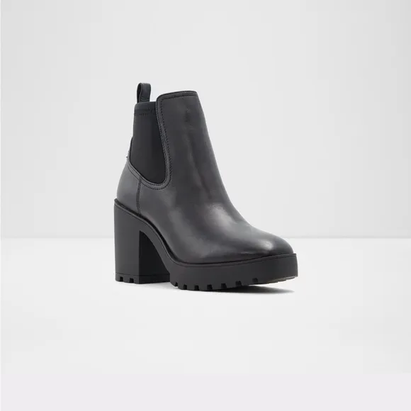 NWT Aldo Chetta Chelsea Black Boot in size 7