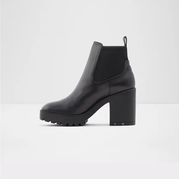 NWT Aldo Chetta Chelsea Black Boot in size 7
