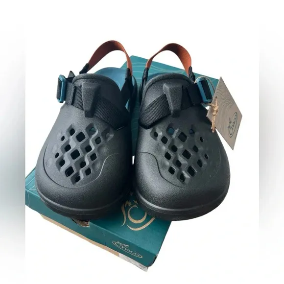 NWT Chaco Kids Chillos Clogs