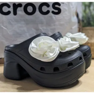 NWT CROCS Black and White Siren Rosette Clogs Women's Size 9