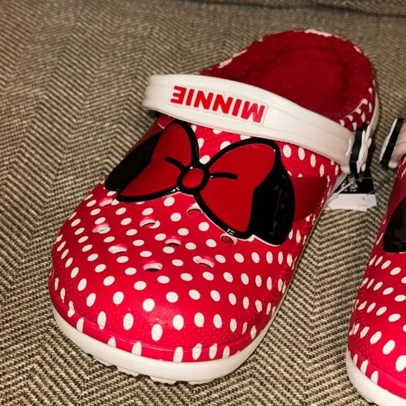 NWT CROCS Classic Disney Minnie Mouse Kids Clogs Shoes - Red Faux Fur SIZE 5