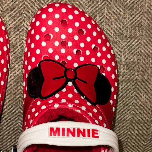 NWT CROCS Classic Disney Minnie Mouse Kids Clogs Shoes - Red Faux Fur SIZE 5