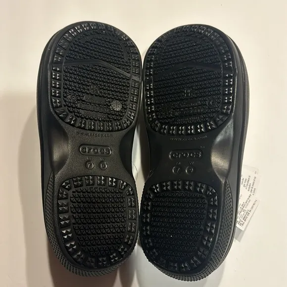 NWT Crocs dual comfort at work unisex black clogs slip resistant slip ons sz 7/9
