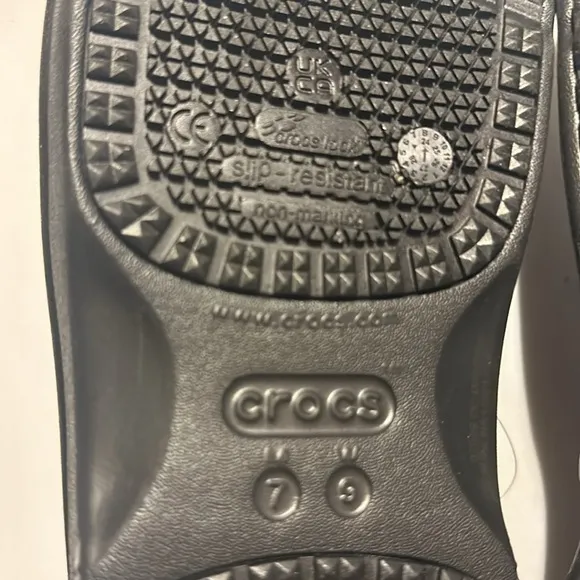 NWT Crocs dual comfort at work unisex black clogs slip resistant slip ons sz 7/9