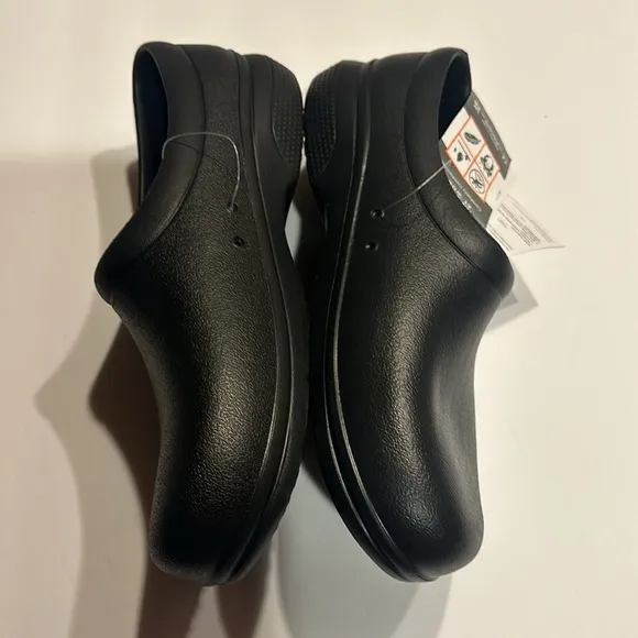 NWT Crocs dual comfort at work unisex black clogs slip resistant slip ons sz 7/9