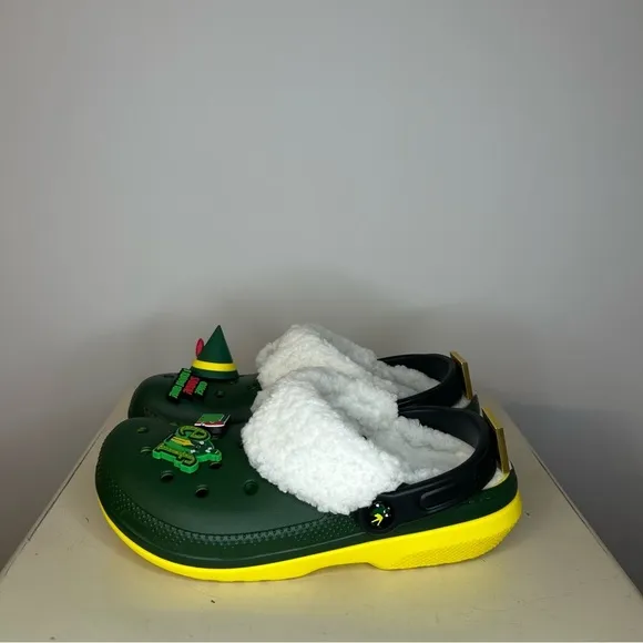 *NWT* Crocs Elf Classic Clogs, Mens Sz 5, Women’s Sz 7, Fuzz Lined Green Jibbitz