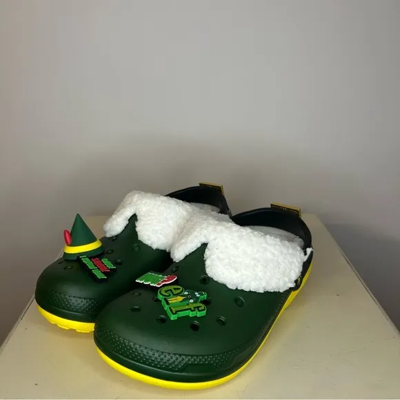 *NWT* Crocs Elf Classic Clogs, Mens Sz 5, Women’s Sz 7, Fuzz Lined Green Jibbitz