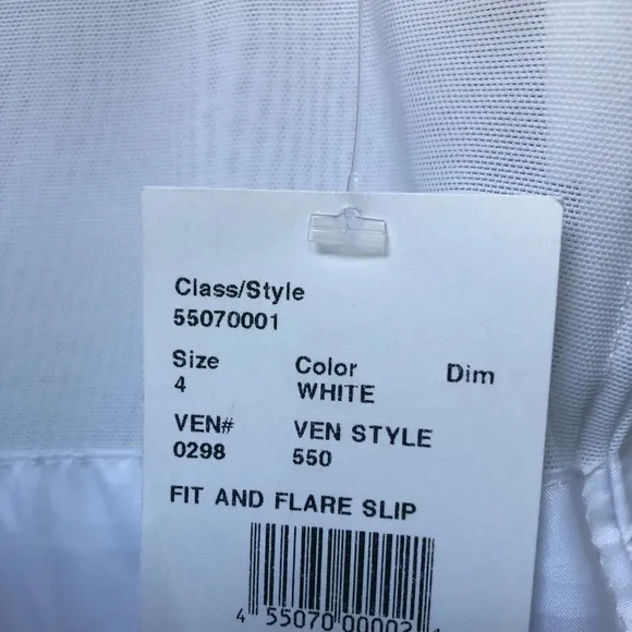 NWT David’s Bridal White Fit and Flair Bridal Slip, Size 4