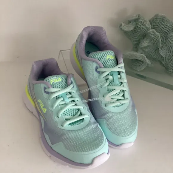 NWT FILA AQUA/ PURPLE SNEAKERS TENNIS SHOES RUNNING SHOES SZ 6