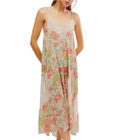 NWT FREE PEOPLE First Date Printed Lace Maxi Slip Lounge Dress Size Medium