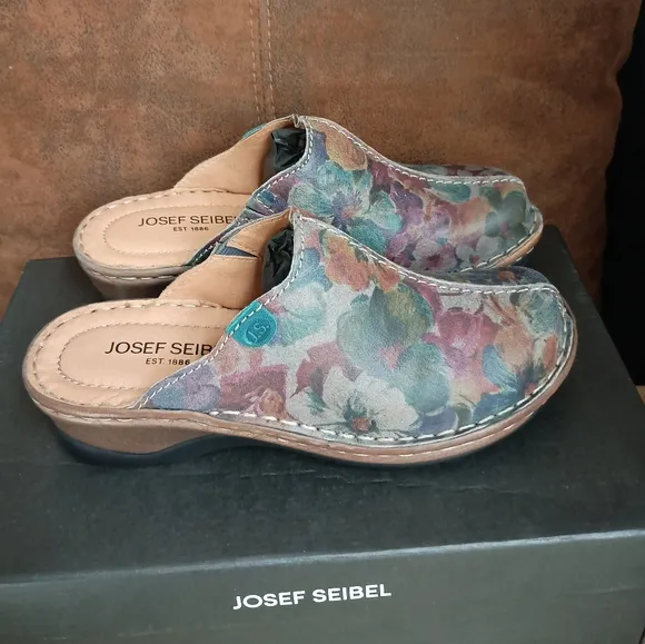 NWT Josef Seibel Women's Catalonia 51 Graphite Slip-On Clogs - Multicolo…