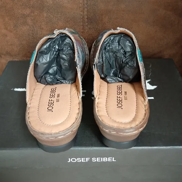 NWT Josef Seibel Women's Catalonia 51 Graphite Slip-On Clogs - Multicolo…