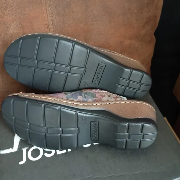 NWT Josef Seibel Women's Catalonia 51 Graphite Slip-On Clogs - Multicolo…