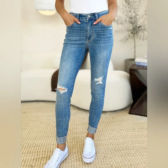 NWT Judy Blue PLUS   REG Size Mid Rise Destroyed &amp; Cuffed Skinny Jeans