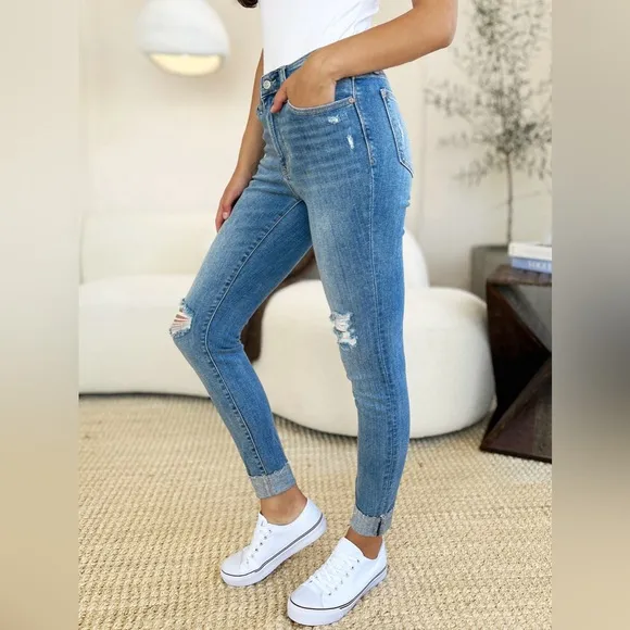 NWT Judy Blue PLUS   REG Size Mid Rise Destroyed &amp; Cuffed Skinny Jeans