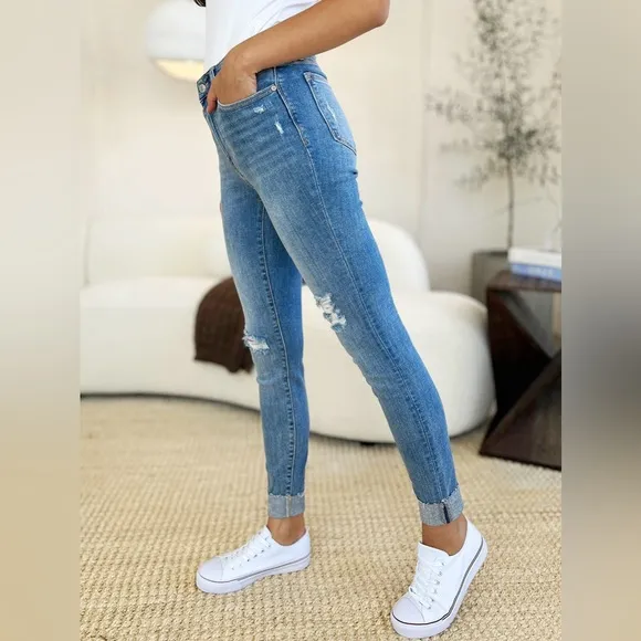 NWT Judy Blue PLUS   REG Size Mid Rise Destroyed &amp; Cuffed Skinny Jeans