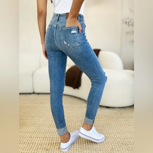 NWT Judy Blue PLUS   REG Size Mid Rise Destroyed &amp; Cuffed Skinny Jeans