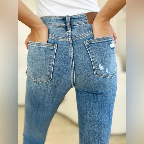 NWT Judy Blue PLUS   REG Size Mid Rise Destroyed &amp; Cuffed Skinny Jeans