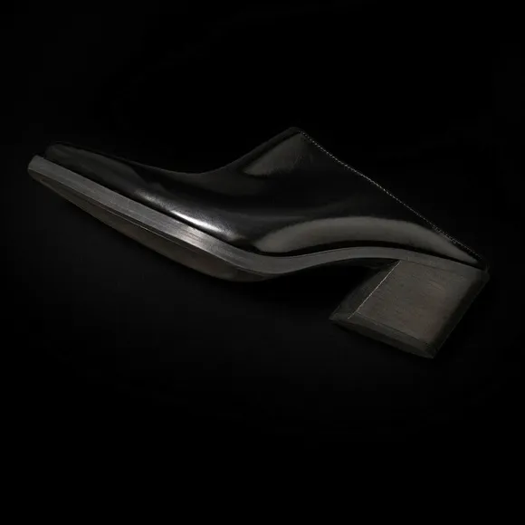 NWT. Massimo Dutti Black Leather High-Heel Mules. Size 5.