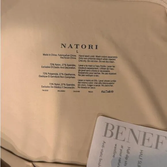 NWT Natori Benefit Half Slip Size Large