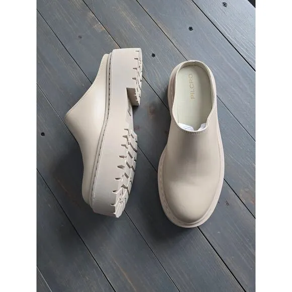 NWT Pilcro Chunky Leather Cream Clogs - 41EU (10.5-11 US)
