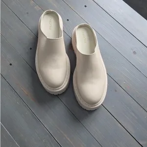 NWT Pilcro Chunky Leather Cream Clogs - 41EU (10.5-11 US)