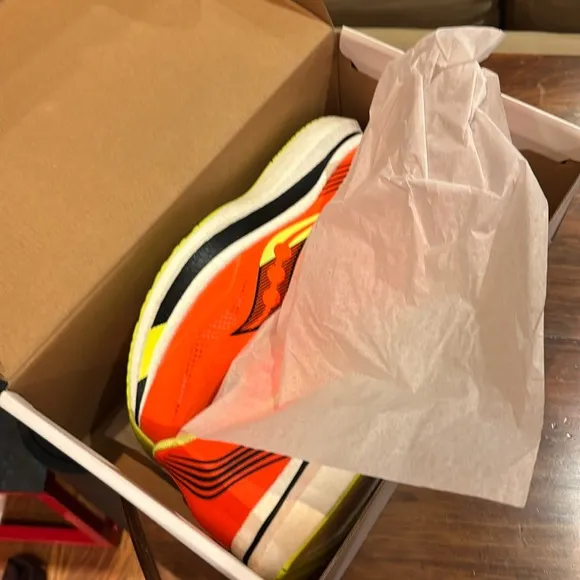 NWT Saucony Endorphin Pro Mens 13 Orange Yellow Lace Up NIB Running Shoes NEW