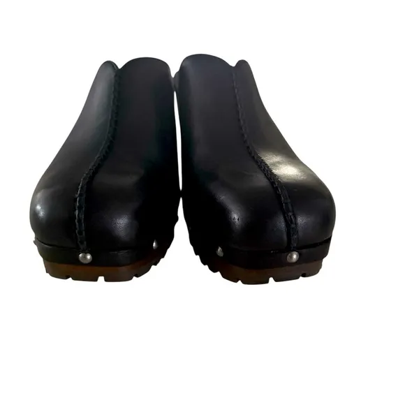 NWT UGG Judi Women's Black Leather Clogs